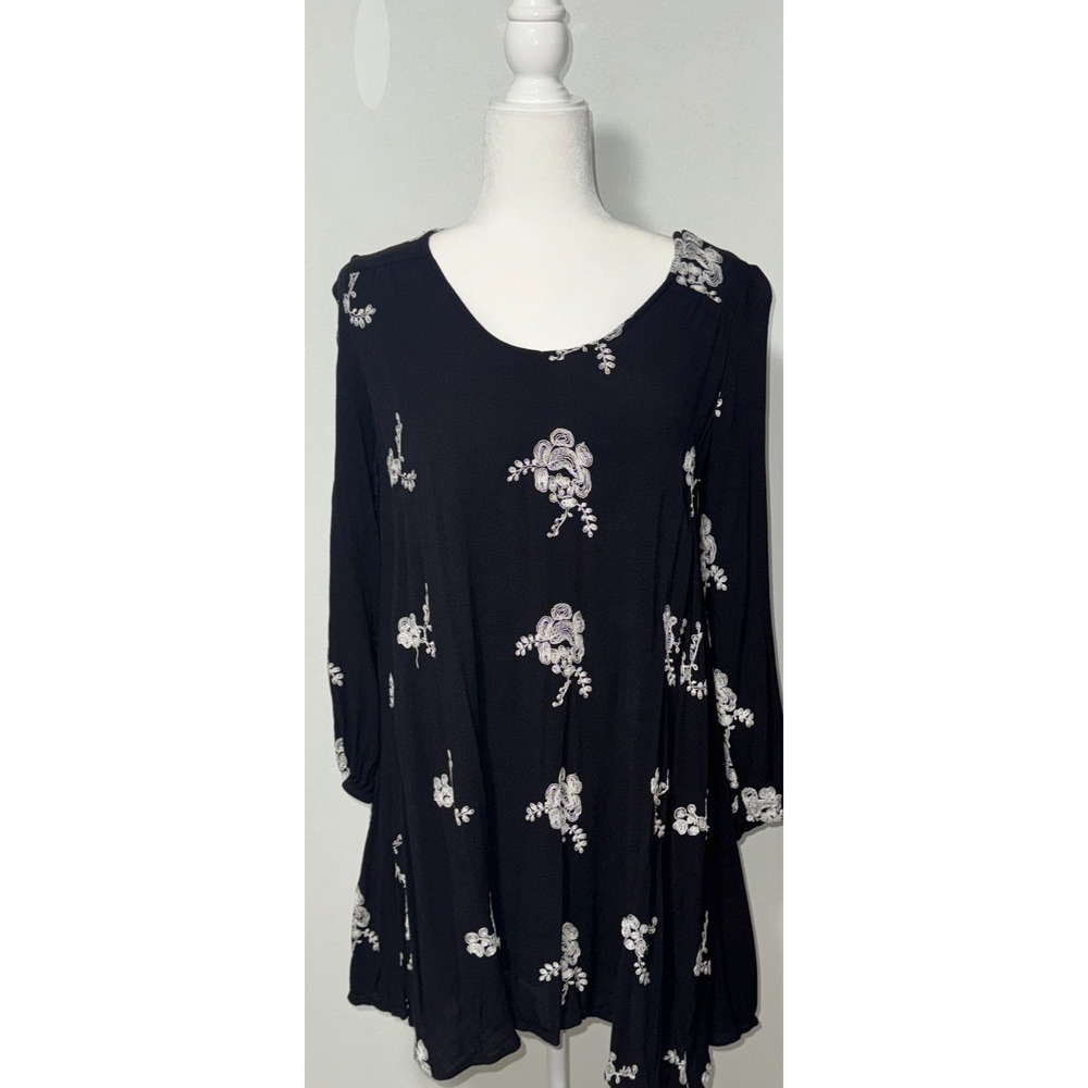Altard State Women M Dress Crinkle Floral Embroidered Soft Cut Out Back Casual
